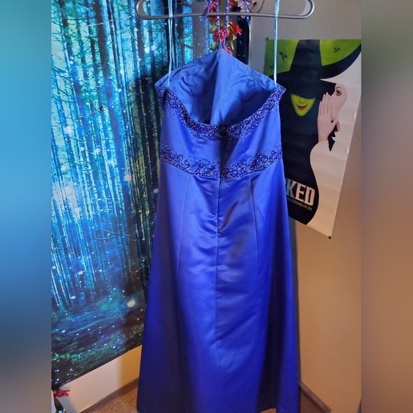 VINTAGE Y2K Stunning blue gown with empire waist, beading details only worn once - Picture 6 of 7
